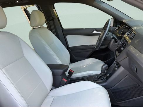 Certified 2020 Volkswagen Tiguan SE R-Line FWD image 32