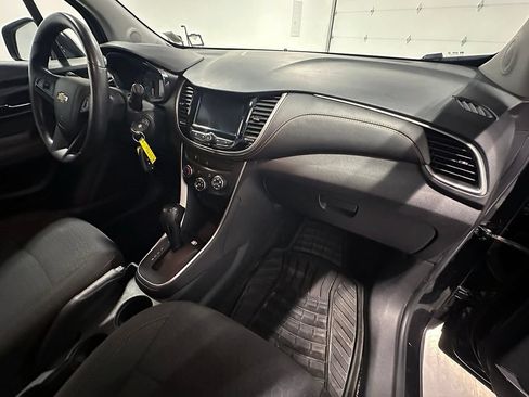 Used 2020 Chevrolet Trax LS w/ Tint and Cruise Package FWD image 27