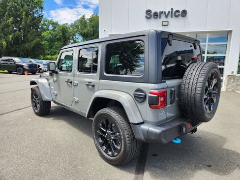 Used 2023 Jeep Wrangler Unlimited Sahara image 10