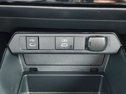 Used 2025 Toyota Prius LE FWD image 23