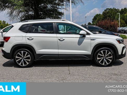 Used 2024 Volkswagen Taos SE FWD image 11