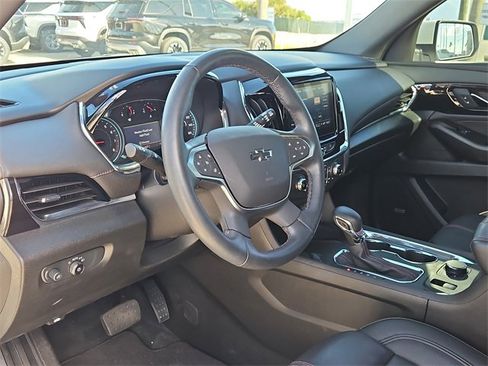Used 2023 Chevrolet Traverse RS image 16