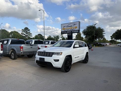 Used 2021 Jeep Grand Cherokee Laredo X RWD image 41