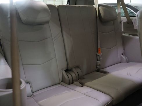 Used 2018 Cadillac Escalade ESV Luxury AWD/4WD image 15