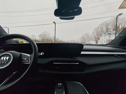 Certified 2025 Buick Enclave Preferred image 14