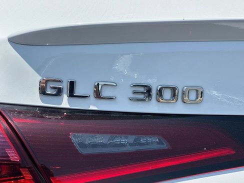 Used 2025 Mercedes-Benz GLC 300 4MATIC image 30