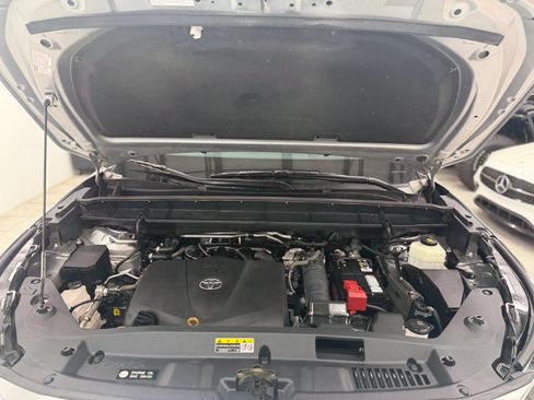 Used 2020 Toyota Highlander XLE AWD/4WD image 34