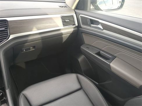 Used 2023 Volkswagen Atlas SE w/ Black Wheel Package image 16