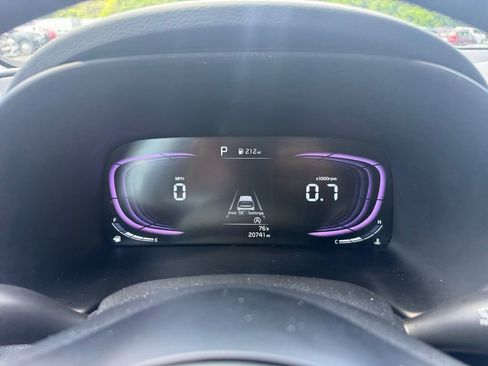Used 2025 Kia Soul LX w/ LX Technology Package FWD image 19