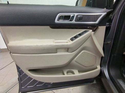 Used 2014 Ford Explorer Limited image 23