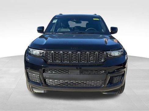 New 2025 Jeep Grand Cherokee L Altitude image 2