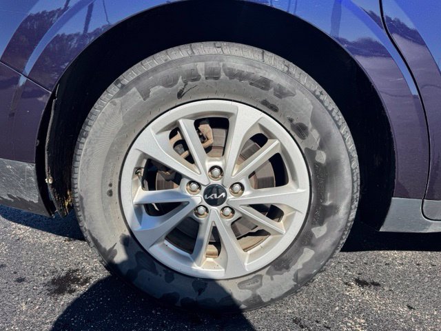 Used 2022 Kia Carnival LX FWD image 10