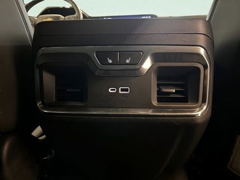 Used 2023 Chevrolet Silverado 1500 LTZ AWD/4WD image 8