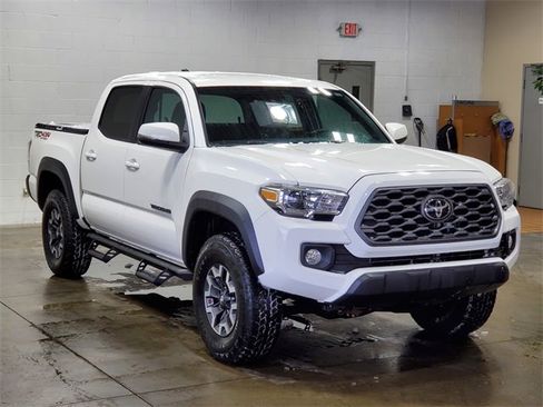 Used 2021 Toyota Tacoma TRD Off-Road image 3