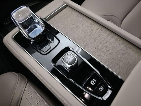 New 2026 Volvo XC90 B5 Plus w/ Protection Package Premier image 18