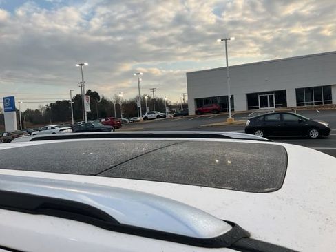 Used 2019 Ford Explorer Platinum image 4