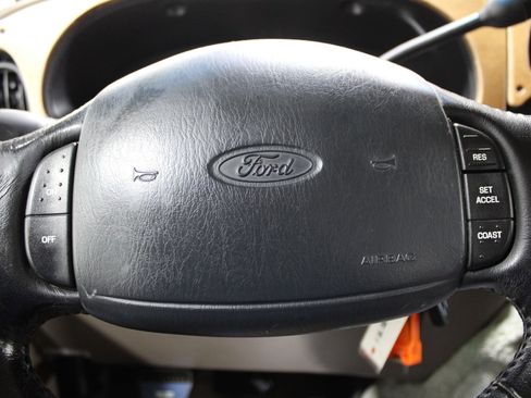 Used 2000 Ford E-150 and Econoline 150 image 8