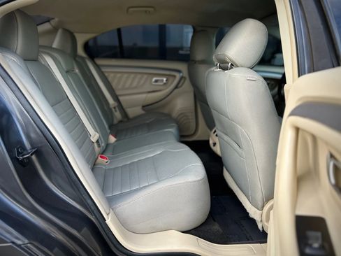 Used 2015 Ford Taurus SE image 22