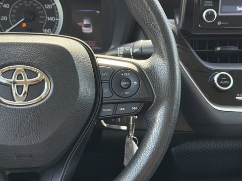 Used 2022 Toyota Corolla LE image 9