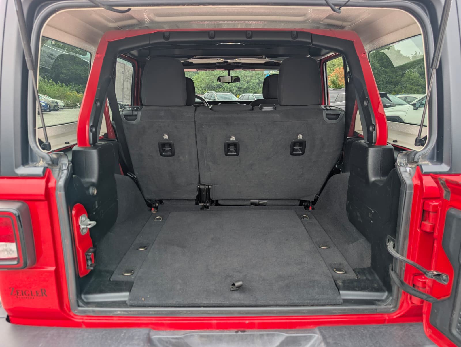 Used 2020 Jeep Wrangler Unlimited Sahara AWD/4WD image 35