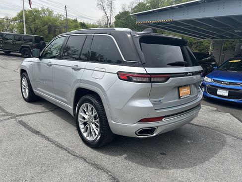 Certified 2023 Jeep Grand Cherokee Summit w/ Advanced Protech Group IV AWD/4WD image 9