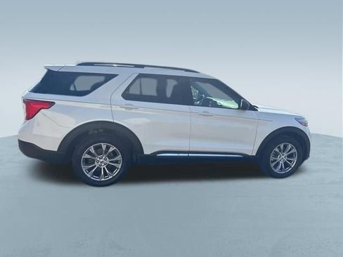 Used 2021 Ford Explorer XLT w/ Equipment Group 202A AWD/4WD image 10