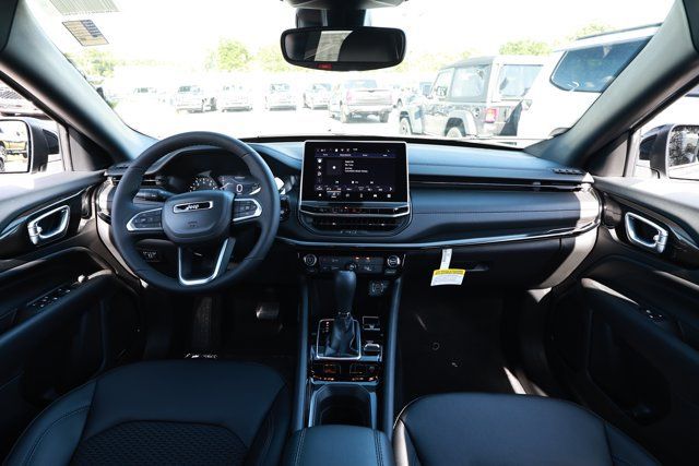 New 2026 Jeep Compass Latitude AWD/4WD image 30