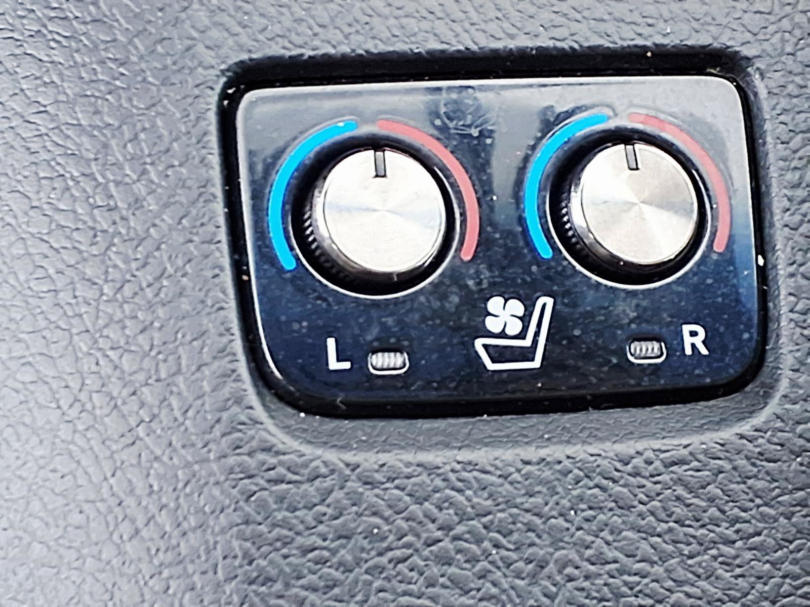 Used 2013 Toyota Avalon Limited FWD image 22