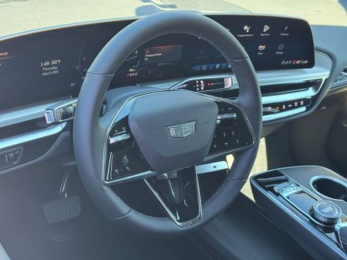 New 2025 Cadillac Lyriq Luxury image 17