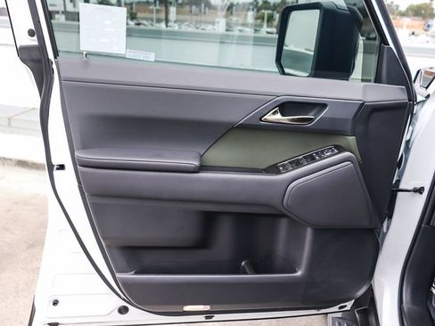 Used 2025 Lexus GX 550 AWD/4WD image 34