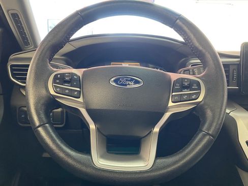 Used 2022 Ford Explorer XLT w/ Equipment Group 202A AWD/4WD image 32
