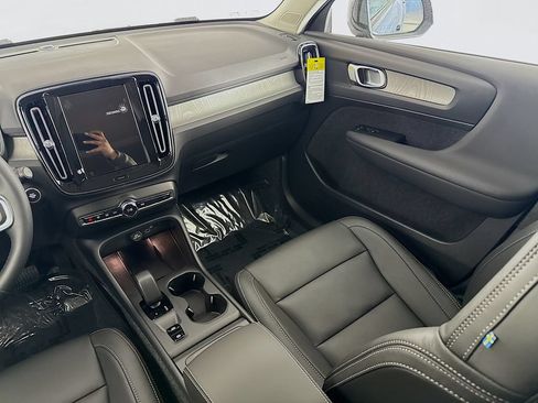 New 2026 Volvo XC40 B5 Core AWD/4WD image 23