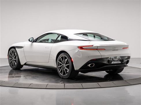 Used 2019 Aston Martin DB11 Base image 2