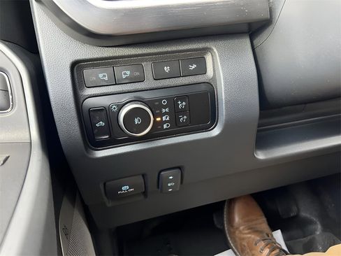 Used 2023 Ford F350 Lariat w/ Chrome Package image 34