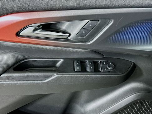 Used 2025 Chevrolet Equinox EV RS FWD image 15