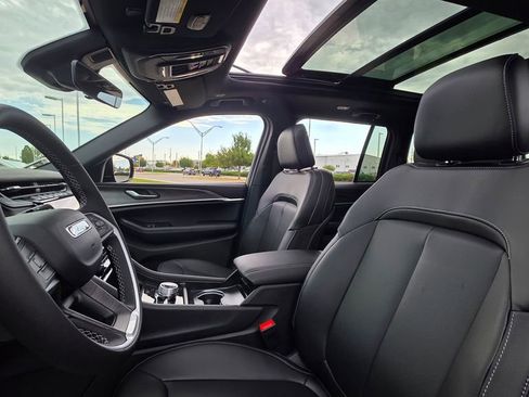 New 2025 Jeep Grand Cherokee Limited w/ Black Appearance Package image 22