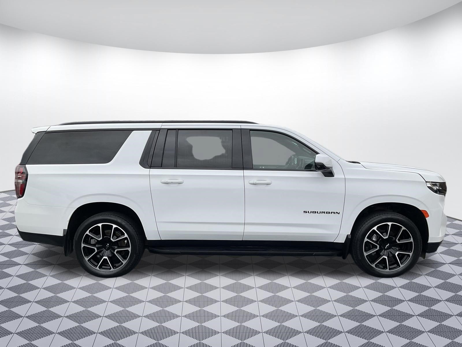 Used 2023 Chevrolet Suburban RST w/ Luxury Package AWD/4WD image 3