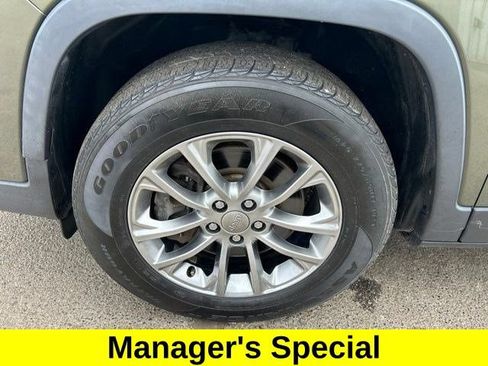 Used 2019 Jeep Cherokee Latitude Plus AWD/4WD image 50