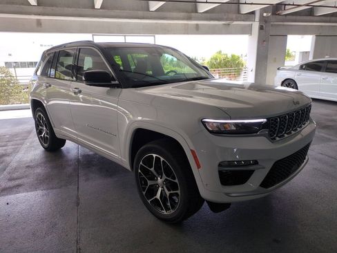 New 2025 Jeep Grand Cherokee Summit image 2
