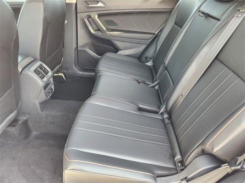 Used 2024 Volkswagen Tiguan SE image 30