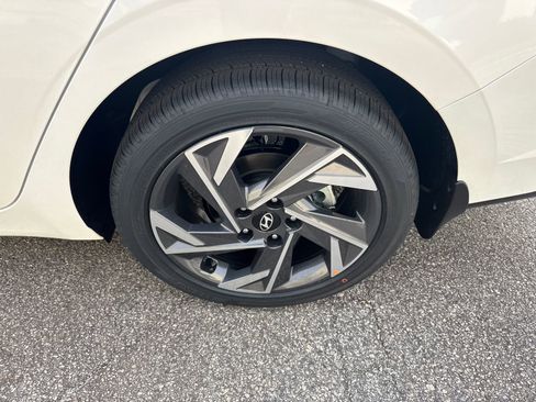 New 2026 Hyundai Elantra Limited image 19