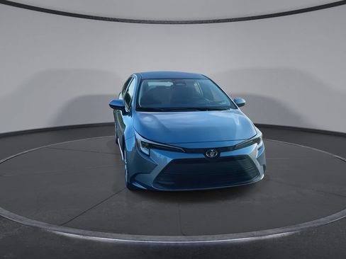 Used 2025 Toyota Corolla LE FWD image 3