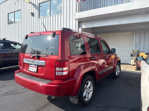 Used 2010 Jeep Liberty Limited w/ Comfort/Convenience Group AWD/4WD image 3