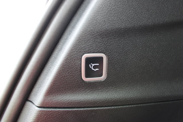 Used 2025 Chrysler Voyager LX FWD image 49