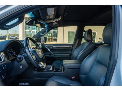 Used 2023 Lexus GX 460 Luxury w/ Accessory Package image 11