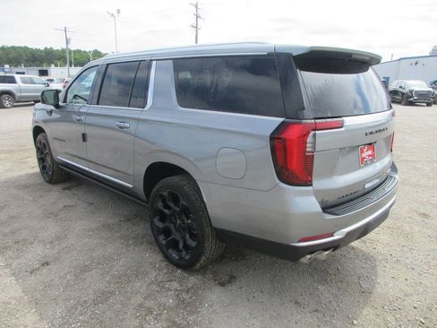New 2026 GMC Yukon XL Denali w/ Denali Reserve Package AWD/4WD image 6