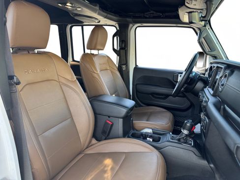 Used 2022 Jeep Wrangler Unlimited Sahara AWD/4WD image 15