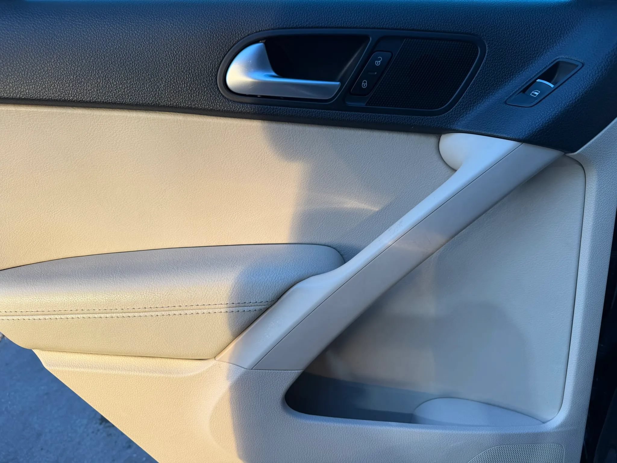 Used 2016 Volkswagen Tiguan SE FWD image 11