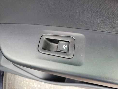 Used 2023 Volkswagen Taos S image 9