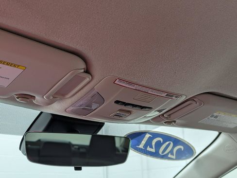 Used 2021 Toyota Corolla LE image 30